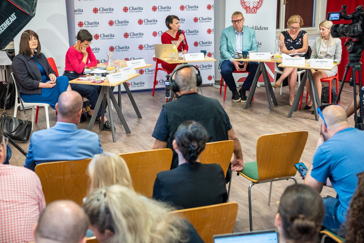 Debata o české sociální politice